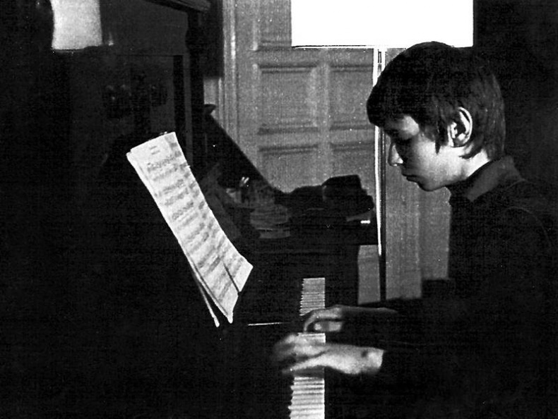 Иллюстрация к книге — Долбящий клавиши [i_050.jpg]