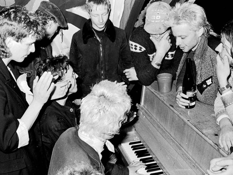 Иллюстрация к книге — Долбящий клавиши [i_064.jpg]