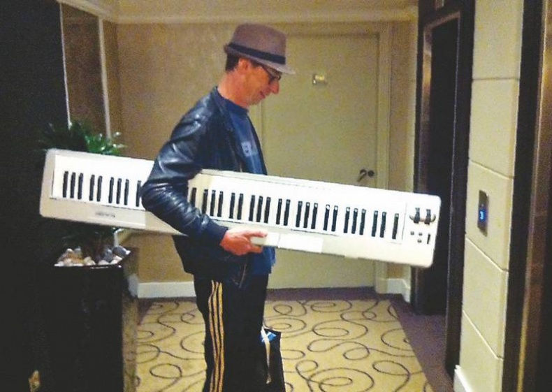 Иллюстрация к книге — Долбящий клавиши [i_075.jpg]