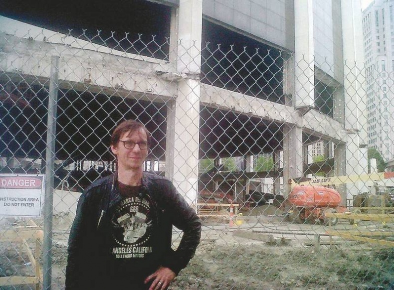 Иллюстрация к книге — Долбящий клавиши [i_104.jpg]