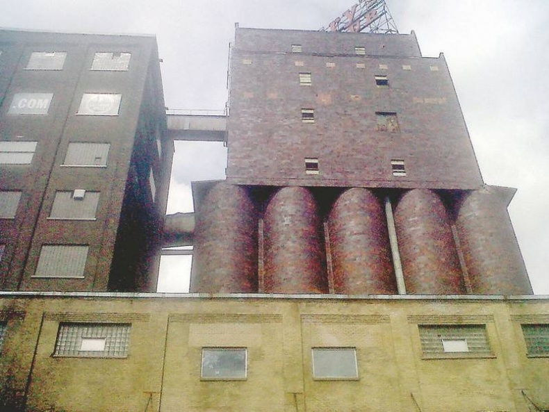 Иллюстрация к книге — Долбящий клавиши [i_112.jpg]