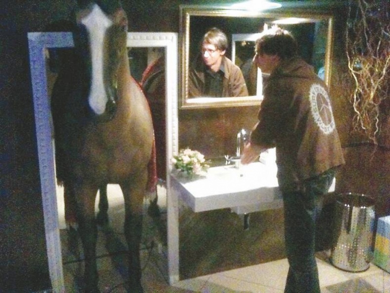 Иллюстрация к книге — Долбящий клавиши [i_117.jpg]