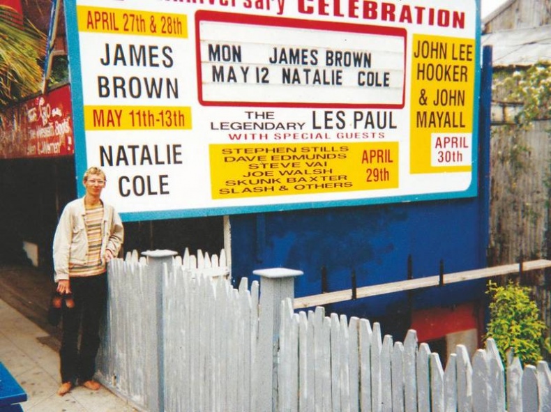 Иллюстрация к книге — Долбящий клавиши [i_128.jpg]