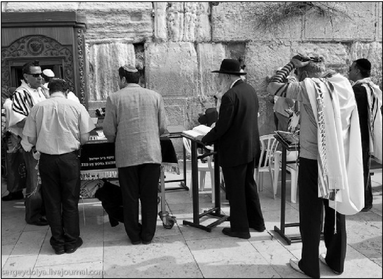 Иллюстрация к книге — Быть евреем: секреты и мифы, ложь и правда [i_015.jpg]