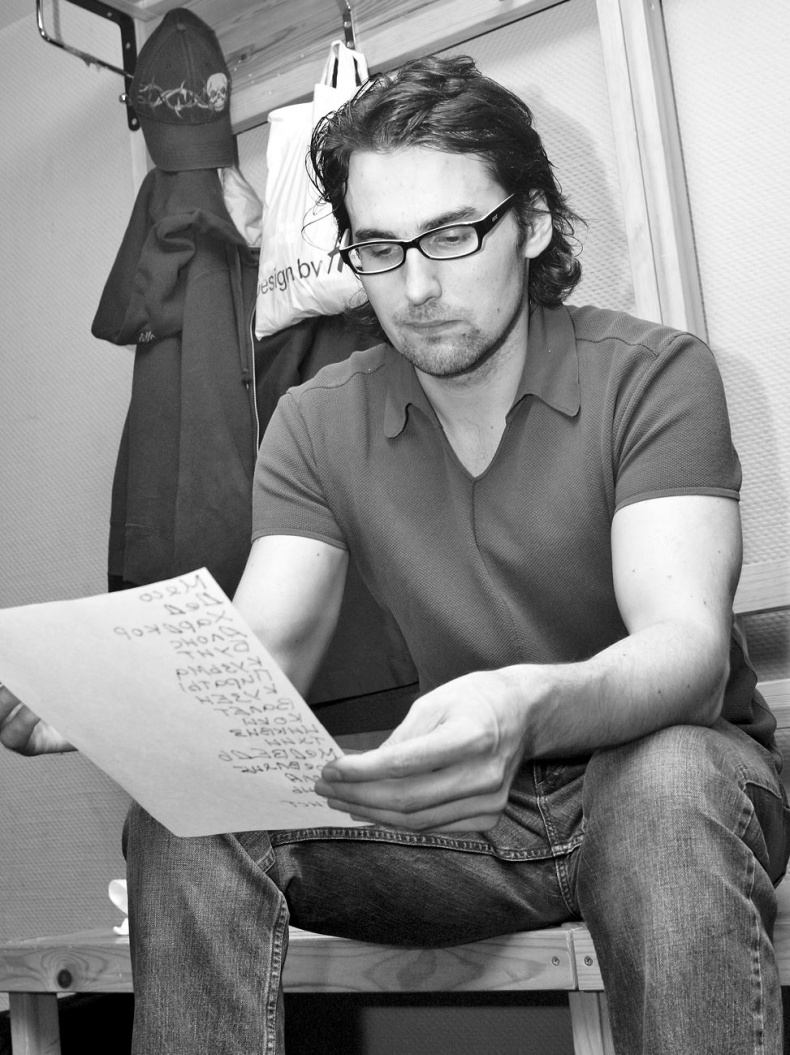 Иллюстрация к книге — Северный флот. Единственная правдивая история легендарной группы. Вещание из Судного дня [i_007.jpg]