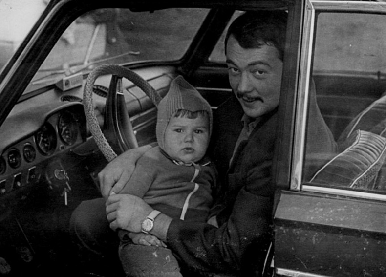 Иллюстрация к книге — Северный флот. Единственная правдивая история легендарной группы. Вещание из Судного дня [i_010.jpg]