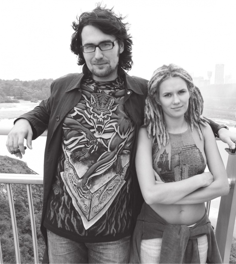 Иллюстрация к книге — Северный флот. Единственная правдивая история легендарной группы. Вещание из Судного дня [i_018.jpg]