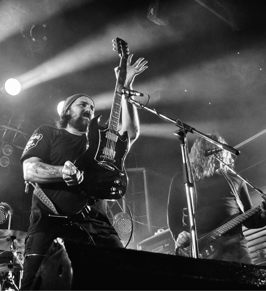 Иллюстрация к книге — Северный флот. Единственная правдивая история легендарной группы. Вещание из Судного дня [i_019.jpg]