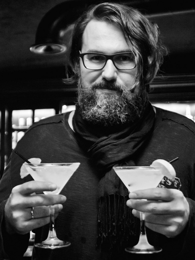 Иллюстрация к книге — Северный флот. Единственная правдивая история легендарной группы. Вещание из Судного дня [i_035.jpg]