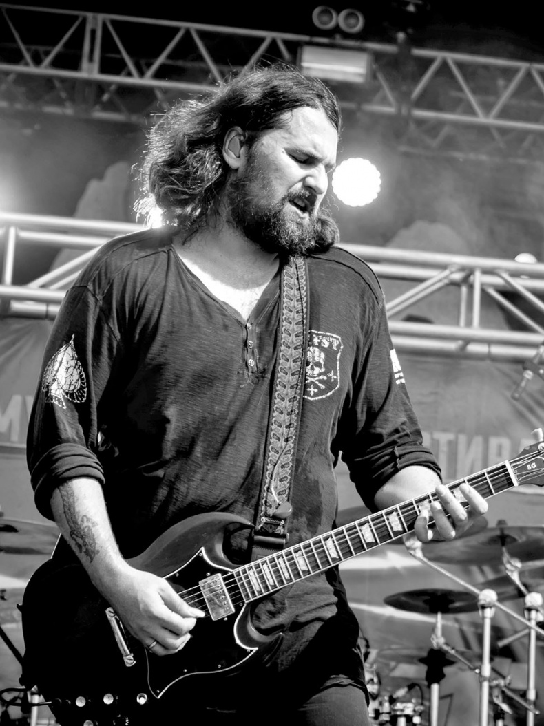 Иллюстрация к книге — Северный флот. Единственная правдивая история легендарной группы. Вещание из Судного дня [i_045.jpg]