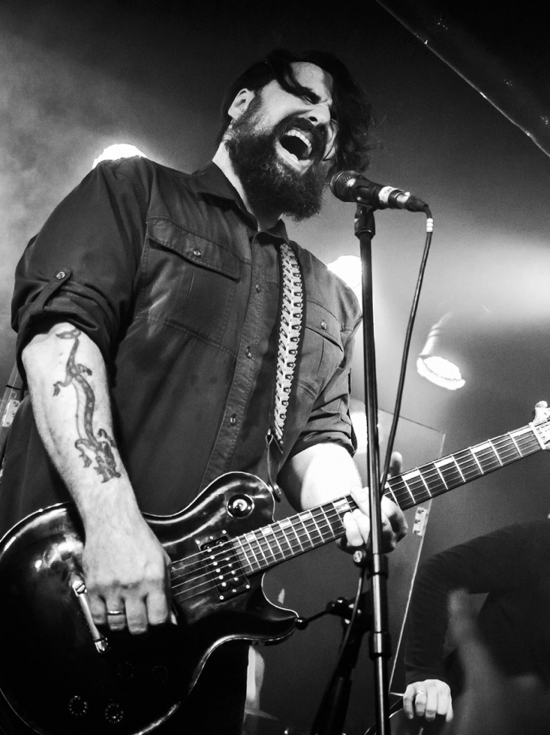 Иллюстрация к книге — Северный флот. Единственная правдивая история легендарной группы. Вещание из Судного дня [i_050.jpg]