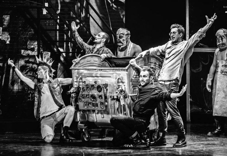 Иллюстрация к книге — Северный флот. Единственная правдивая история легендарной группы. Вещание из Судного дня [i_068.jpg]