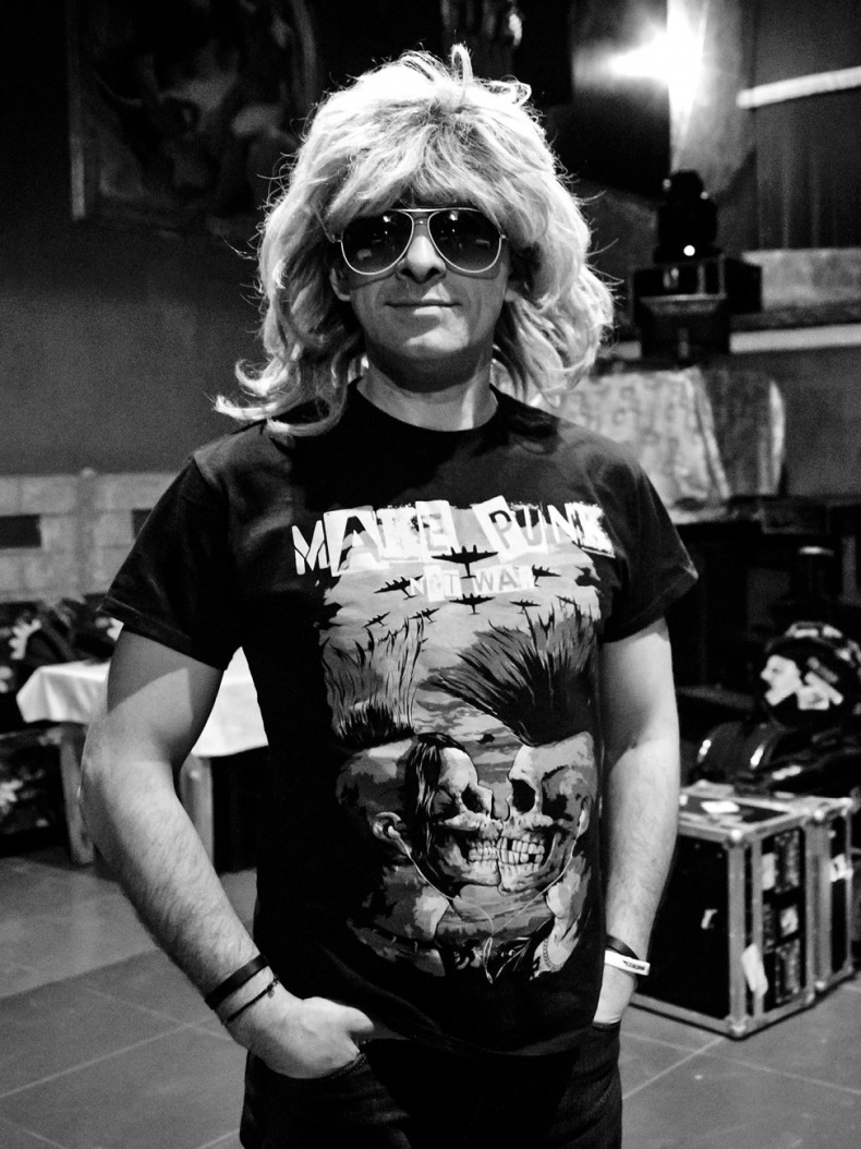 Иллюстрация к книге — Северный флот. Единственная правдивая история легендарной группы. Вещание из Судного дня [i_072.jpg]