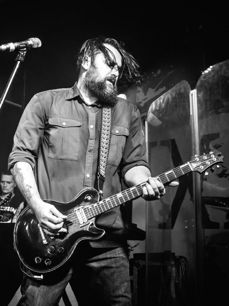 Иллюстрация к книге — Северный флот. Единственная правдивая история легендарной группы. Вещание из Судного дня [i_079.jpg]