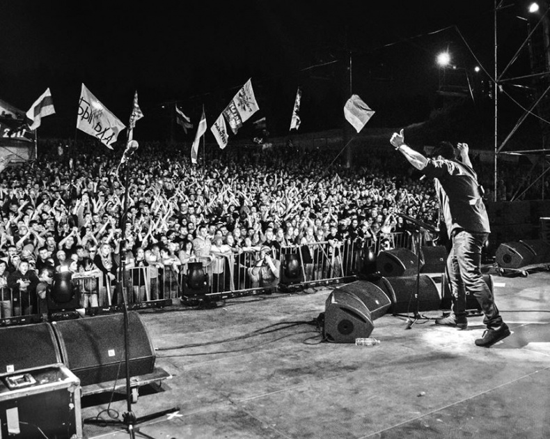 Иллюстрация к книге — Северный флот. Единственная правдивая история легендарной группы. Вещание из Судного дня [i_082.jpg]