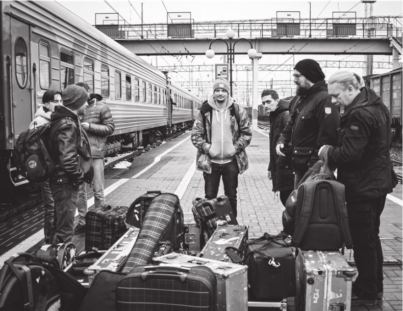 Иллюстрация к книге — Северный флот. Единственная правдивая история легендарной группы. Вещание из Судного дня [i_096.jpg]