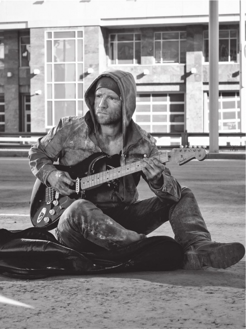 Иллюстрация к книге — Северный флот. Единственная правдивая история легендарной группы. Вещание из Судного дня [i_099.jpg]