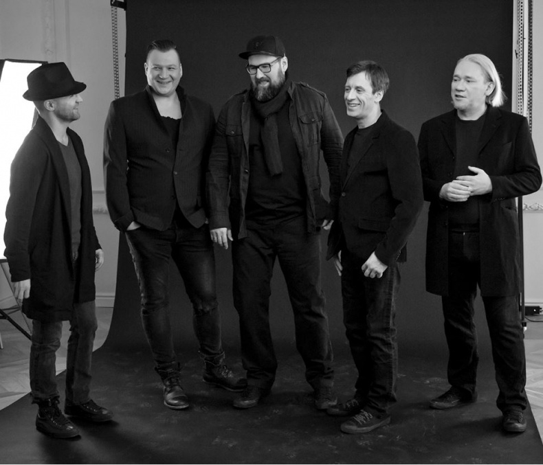 Иллюстрация к книге — Северный флот. Единственная правдивая история легендарной группы. Вещание из Судного дня [i_114.jpg]