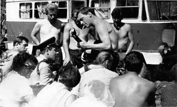 Иллюстрация к книге — Гибель Высоцкого. Правда и домыслы [i_010.jpg]