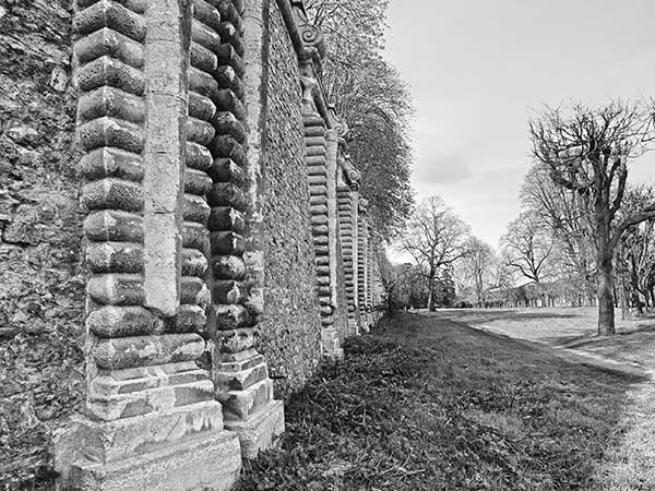 Иллюстрация к книге — Предместья мысли. Философическая прогулка [i_099.jpg]