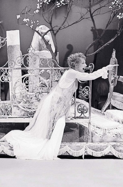 Иллюстрация к книге — Театральные люди [i_016.jpg]