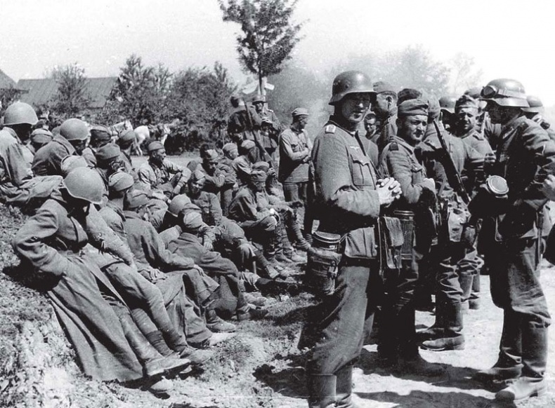 Иллюстрация к книге — Дьявольский союз. Пакт Гитлера – Сталина, 1939–1941 [i_031.jpg]