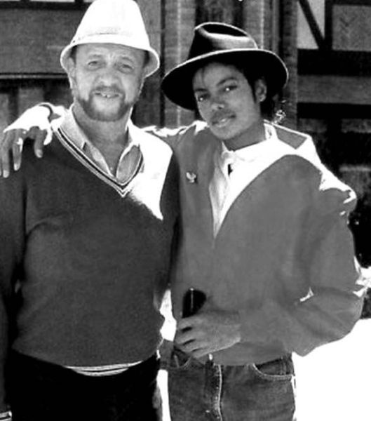 Иллюстрация к книге — Майкл Джексон. Добро пожаловать в Неверлэнд [i_015.jpg]