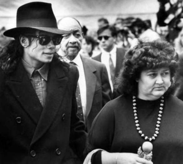 Иллюстрация к книге — Майкл Джексон. Добро пожаловать в Неверлэнд [i_035.jpg]