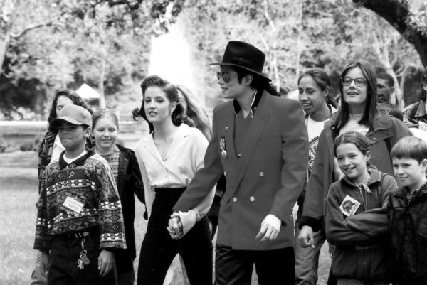 Иллюстрация к книге — Майкл Джексон. Добро пожаловать в Неверлэнд [i_056.jpg]