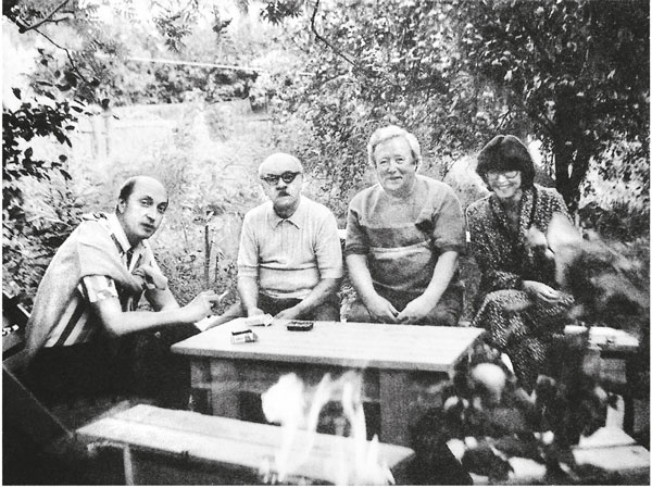 Иллюстрация к книге — Третий звонок [i_003.jpg]