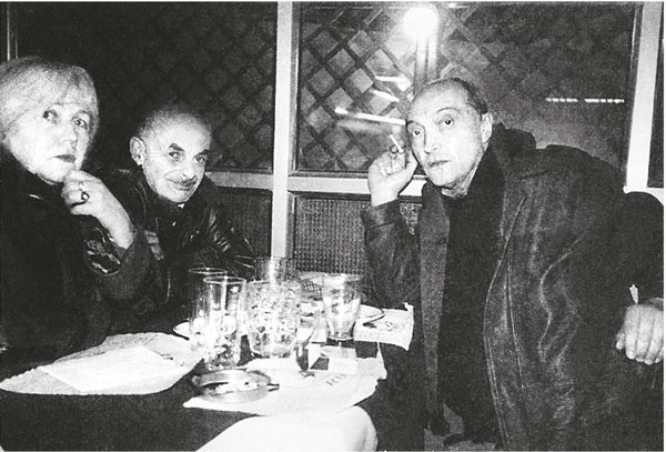 Иллюстрация к книге — Третий звонок [i_004.jpg]