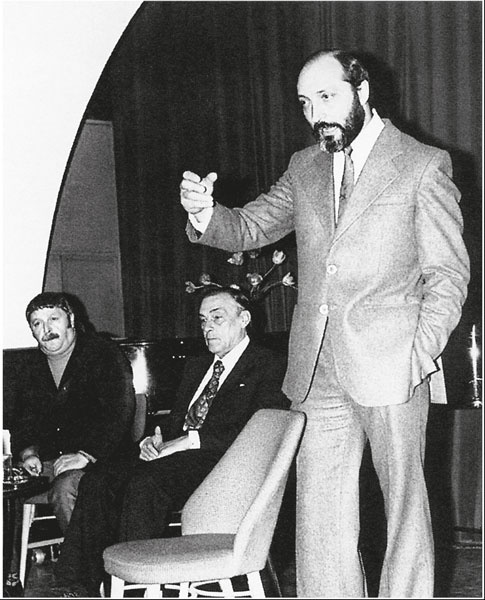 Иллюстрация к книге — Третий звонок [i_006.jpg]