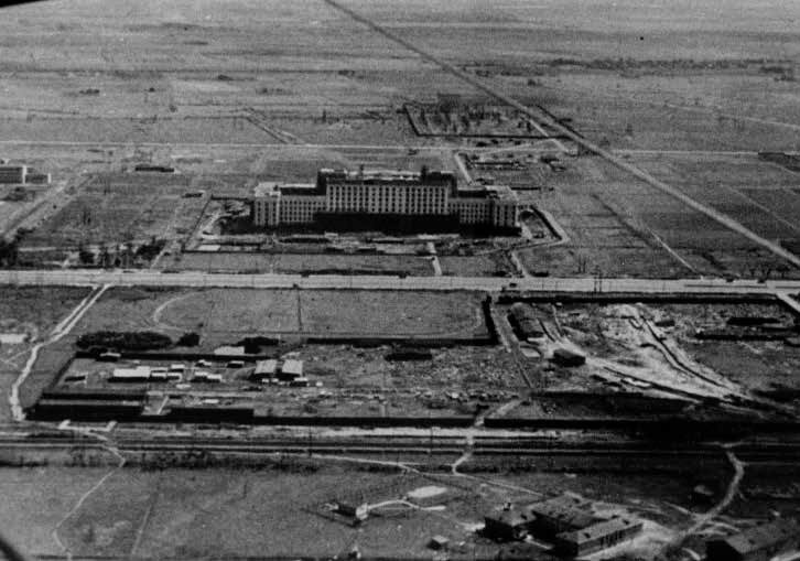 Иллюстрация к книге — Мифы о призраках. Путеводитель по мистическому Петербургу [i_029.jpg]