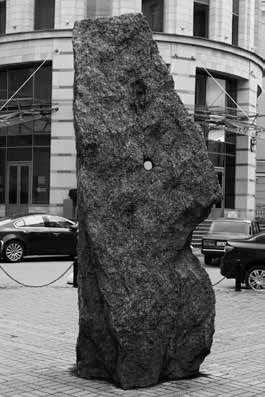 Иллюстрация к книге — Мифы о призраках. Путеводитель по мистическому Петербургу [i_036.jpg]