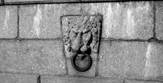 Иллюстрация к книге — Мифы о призраках. Путеводитель по мистическому Петербургу [i_044.jpg]