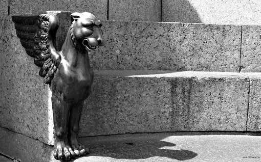 Иллюстрация к книге — Мифы о призраках. Путеводитель по мистическому Петербургу [i_045.jpg]