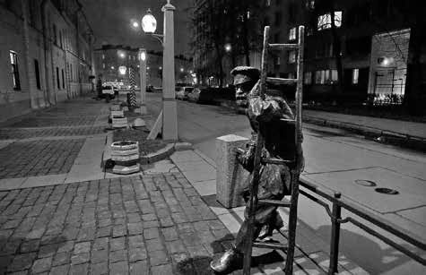 Иллюстрация к книге — Мифы о призраках. Путеводитель по мистическому Петербургу [i_048.jpg]