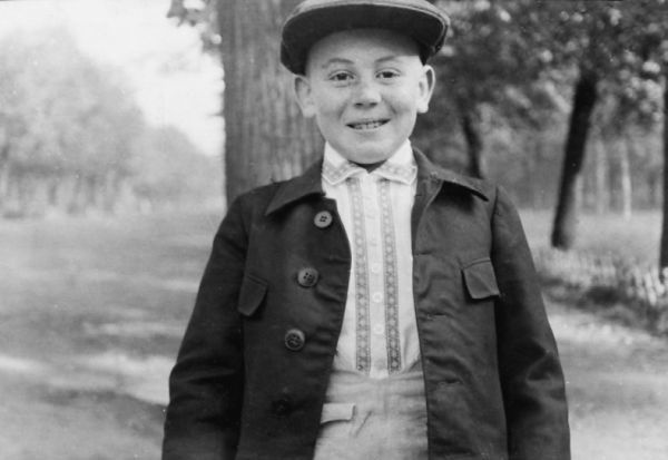 Иллюстрация к книге — Василий Сталин. Письма из зоны [i_001.jpg]