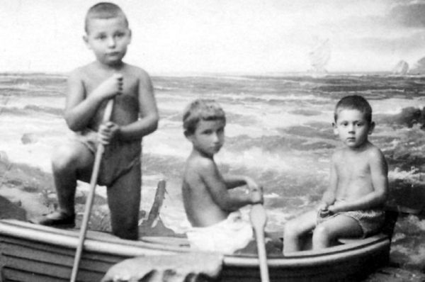 Иллюстрация к книге — Василий Сталин. Письма из зоны [i_004.jpg]