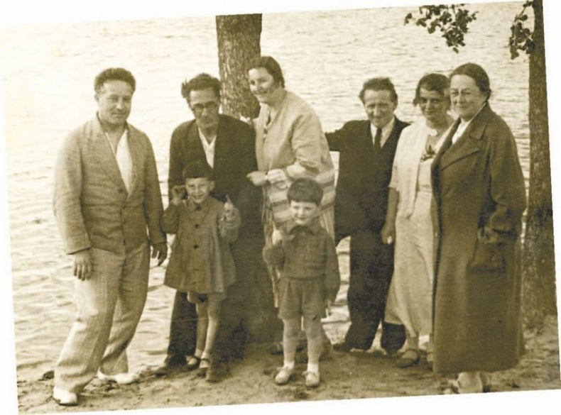 Иллюстрация к книге — Опережая некролог [i_016.jpg]