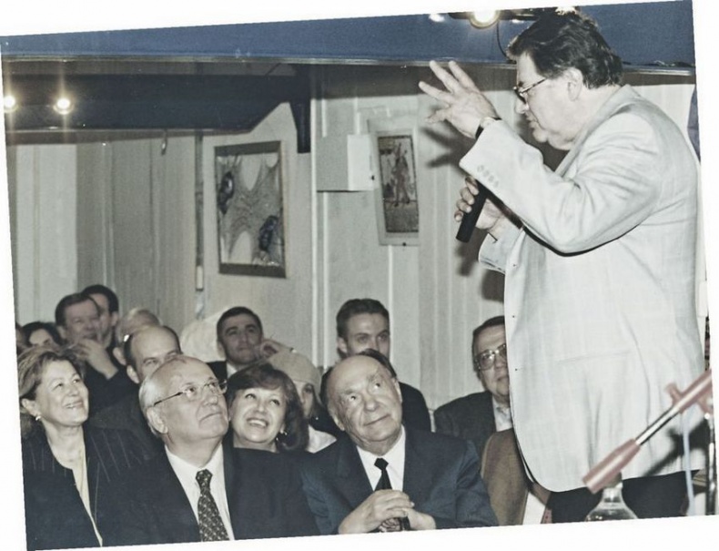 Иллюстрация к книге — Опережая некролог [i_024.jpg]