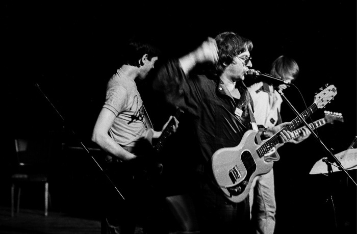 Иллюстрация к книге — Майк Науменко. Бегство из зоопарка [i_001.jpg]