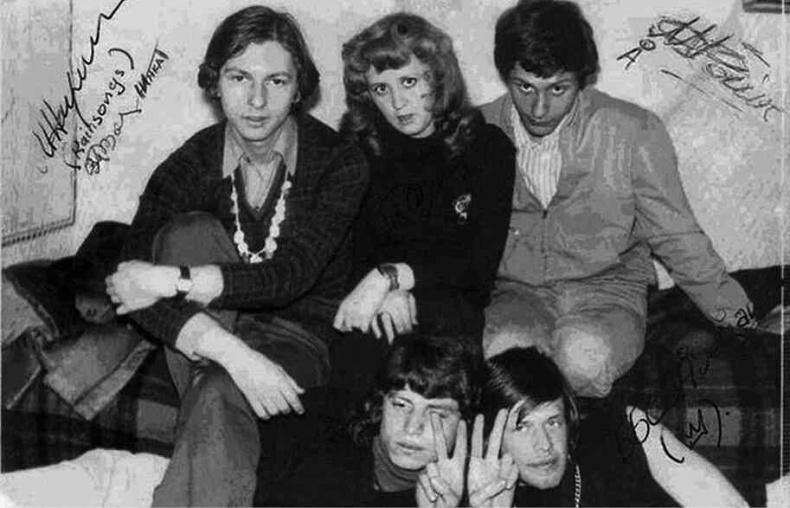 Иллюстрация к книге — Майк Науменко. Бегство из зоопарка [i_027.jpg]