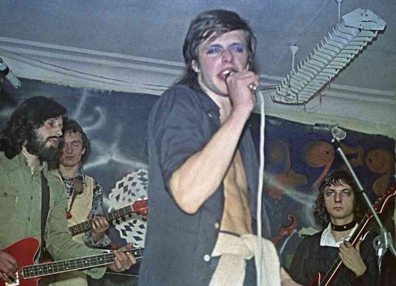 Иллюстрация к книге — Майк Науменко. Бегство из зоопарка [i_035.jpg]