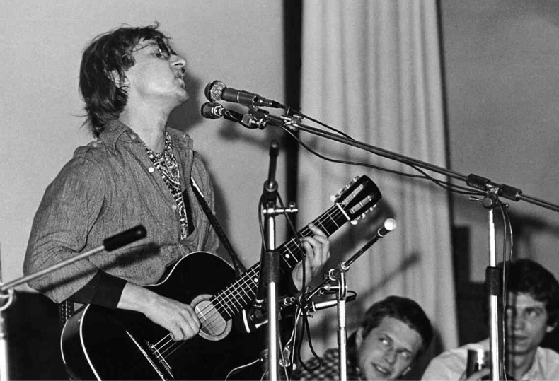 Иллюстрация к книге — Майк Науменко. Бегство из зоопарка [i_059.jpg]