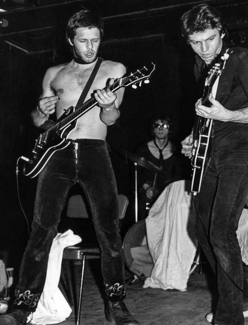 Иллюстрация к книге — Майк Науменко. Бегство из зоопарка [i_071.jpg]