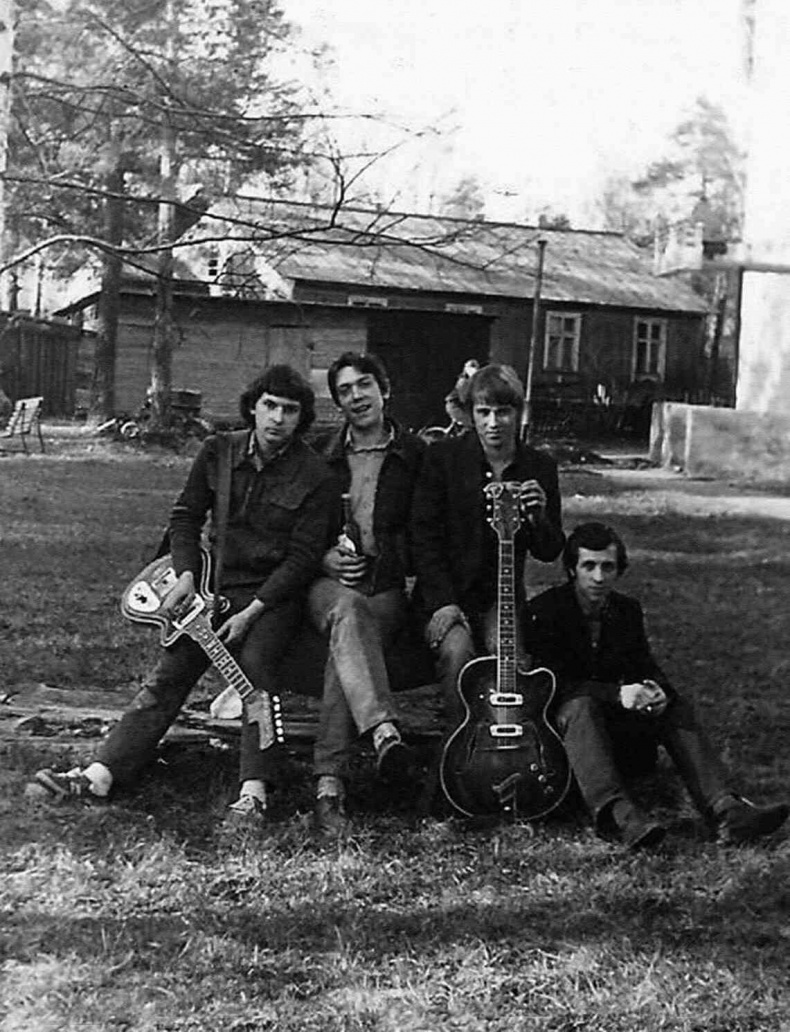 Иллюстрация к книге — Майк Науменко. Бегство из зоопарка [i_083.jpg]