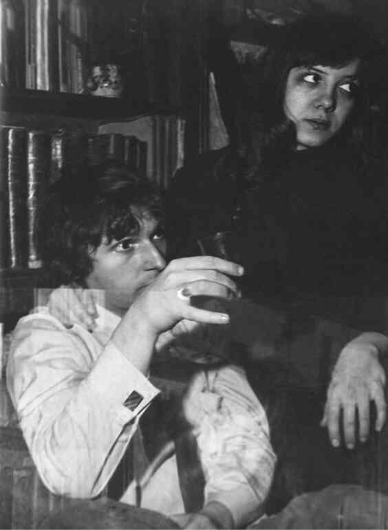 Иллюстрация к книге — Майк Науменко. Бегство из зоопарка [i_105.jpg]