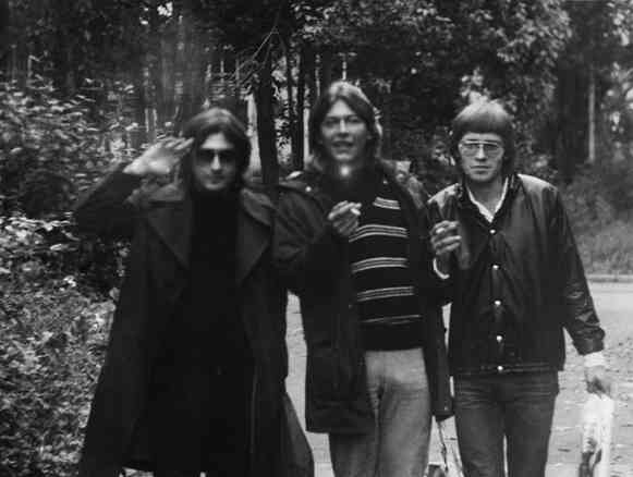 Иллюстрация к книге — Майк Науменко. Бегство из зоопарка [i_121.jpg]