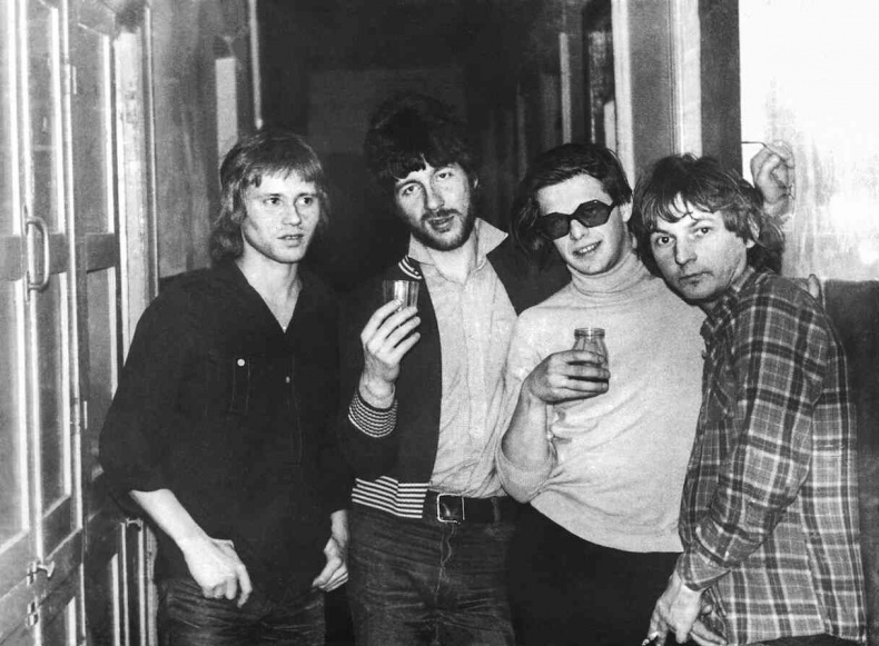 Иллюстрация к книге — Майк Науменко. Бегство из зоопарка [i_127.jpg]